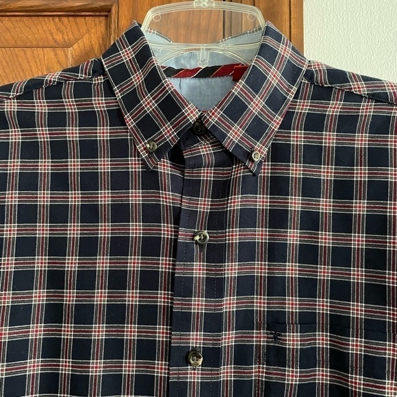 MEN’S IZOD Dress Shirt - Picture 3 of 4